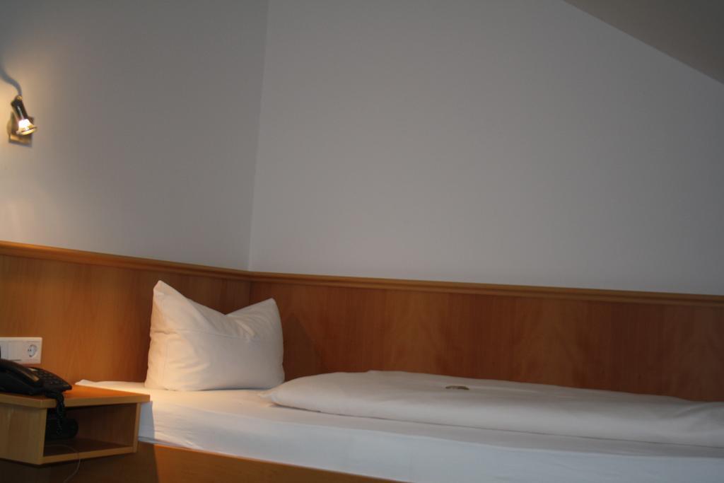 Hotel-Gasthof zur Krone Riedenburg Zimmer foto