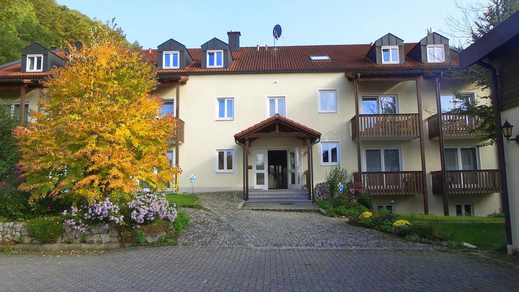 Hotel-Gasthof zur Krone Riedenburg Exterior foto