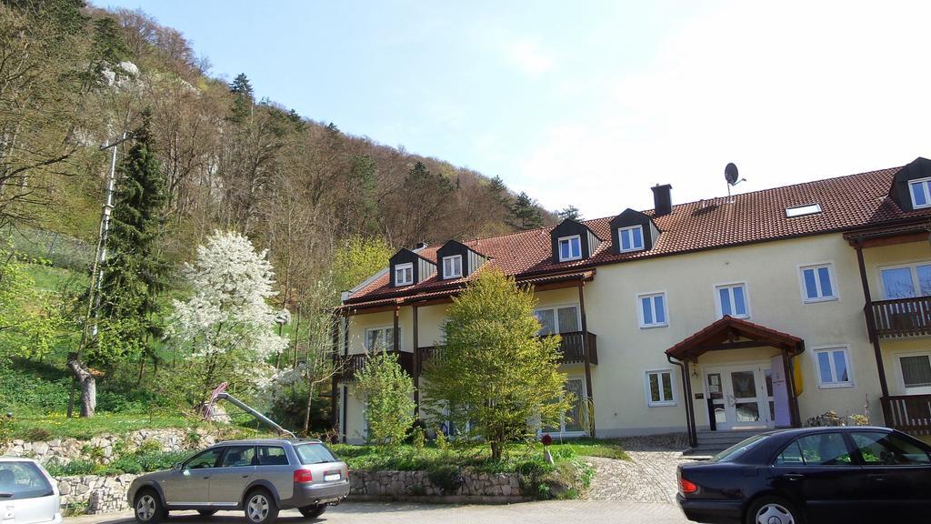Hotel-Gasthof zur Krone Riedenburg Exterior foto